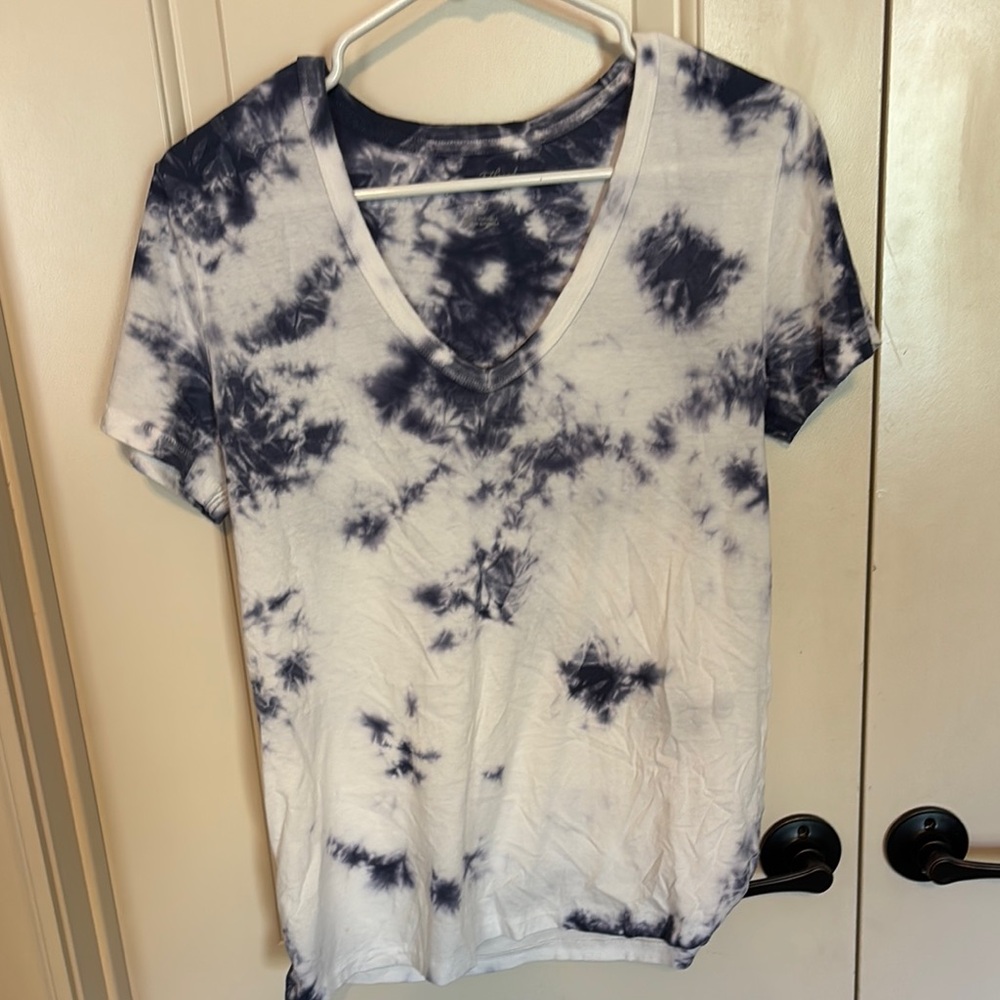 Universal Thread Tie-Dye V-Neck Tee - Navy and White